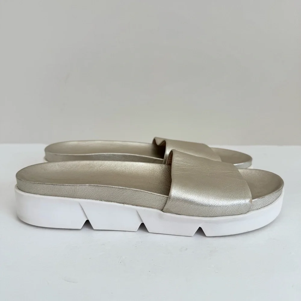 STUART WEITZMAN Landside Pewter Metallic Leather Slide Sandals 8.5